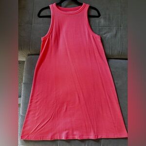Sleeveless Coral Dress, super soft 
Lou & Grey Size M